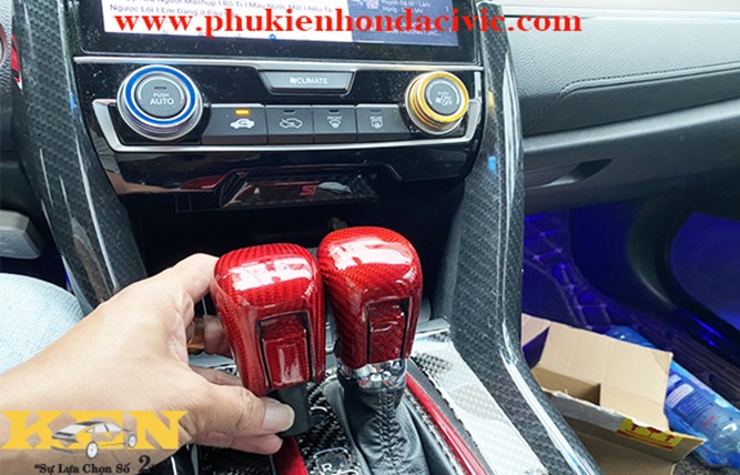 CHỤP CẦN SỐ CACBON FIBER XỊN DÀNH CHO HONDA CIVIC 2016-2020