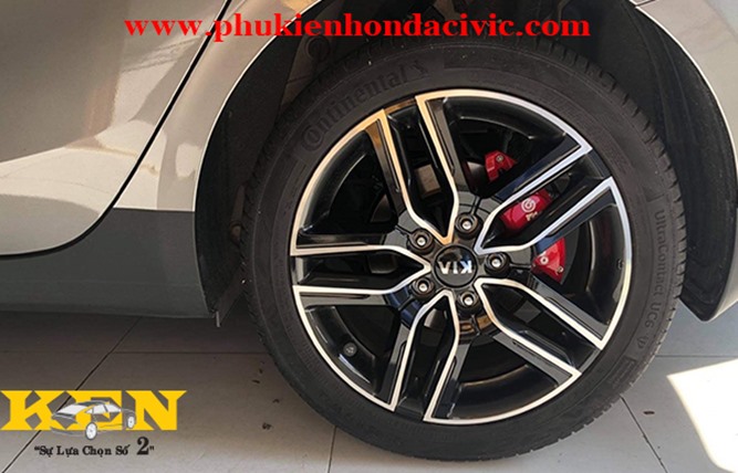 ỐP HEO DẦU BREMBO CHO KIA CERATO LOẠI CHE HEO DẦU