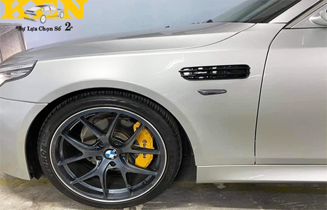 ỐP HEO BREMBO NHỰA CAO CẤP CHO BMW